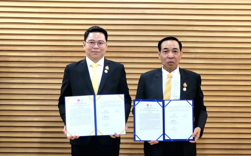 สกสค. จับมือ สกร. จัดสวัสดิการครอบคลุมคู่สมรส LGBTQ รับประโยชน์สูงสุด 1.2 ล้าน สกสค. จับมือ สกร. จัดสวัสดิการครอบคลุมคู่สมรส LGBTQ รับประโยชน์สูงสุด 1.2 ล้าน