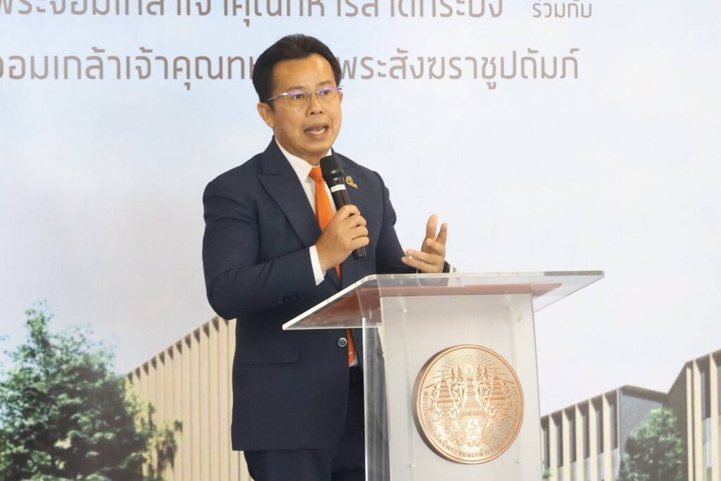 'ดร.เอ้' ส่งมอบอาคาร "โรงพยาบาลพระจอมเกล้าเจ้าคุณทหาร" เพื่อให้บริการคนไทย 'ดร.เอ้' ส่งมอบอาคาร "โรงพยาบาลพระจอมเกล้าเจ้าคุณทหาร" เพื่อให้บริการคนไทย