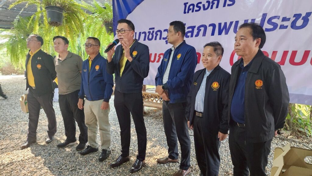 "บิ๊กเกรียง" นำ สว.พบชาวชัยนาท แก้ยาเสพติด ราคาพืชผลตกต่ำ ขาดแคลนน้ำกินใช้ "บิ๊กเกรียง" นำ สว.พบชาวชัยนาท แก้ยาเสพติด ราคาพืชผลตกต่ำ ขาดแคลนน้ำกินใช้