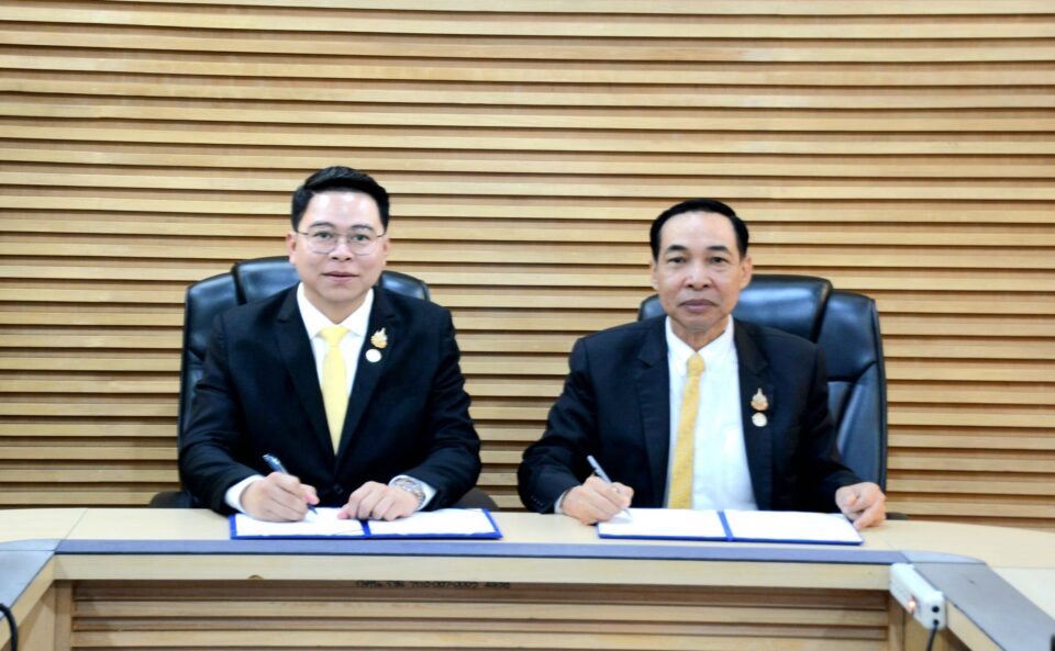 สกสค. จับมือ สกร. จัดสวัสดิการครอบคลุมคู่สมรส LGBTQ รับประโยชน์สูงสุด 1.2 ล้าน