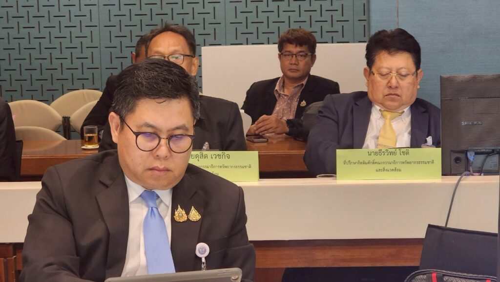 กมธ.ทรัพยากรธรรมชาติฯ วุฒิสภา จี้หน่วยงานรัฐเร่งจัดการรีสอร์ตรุกป่าผาหัวสิงห์ กมธ.ทรัพยากรธรรมชาติฯ วุฒิสภา จี้หน่วยงานรัฐเร่งจัดการรีสอร์ตรุกป่าผาหัวสิงห์