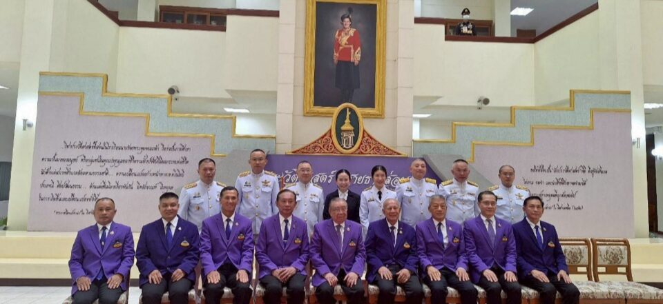 คณะกรรมการมูลนิธิศิษย์นายร้อยฯถวายรายงาน-นำนร.ทุนถวายบังคมลาศึกษาต่อ