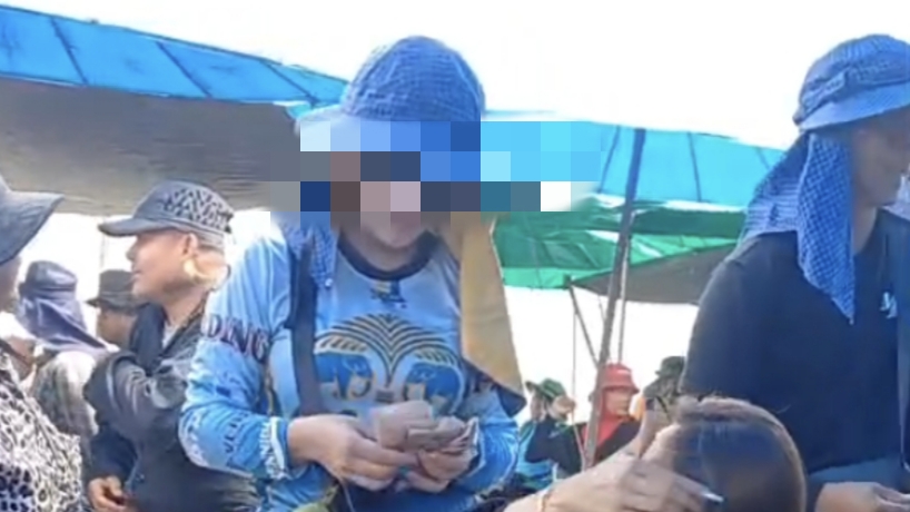 สุดทน! ชาวบ้านโวยบั้งไฟเถื่อนย้ายรังจากอุบลฯ บุกร้อยเอ็ด เล่นพนันกลางงานบุญ สุดทน! ชาวบ้านโวยบั้งไฟเถื่อนย้ายรังจากอุบลฯ บุกร้อยเอ็ด เล่นพนันกลางงานบุญ