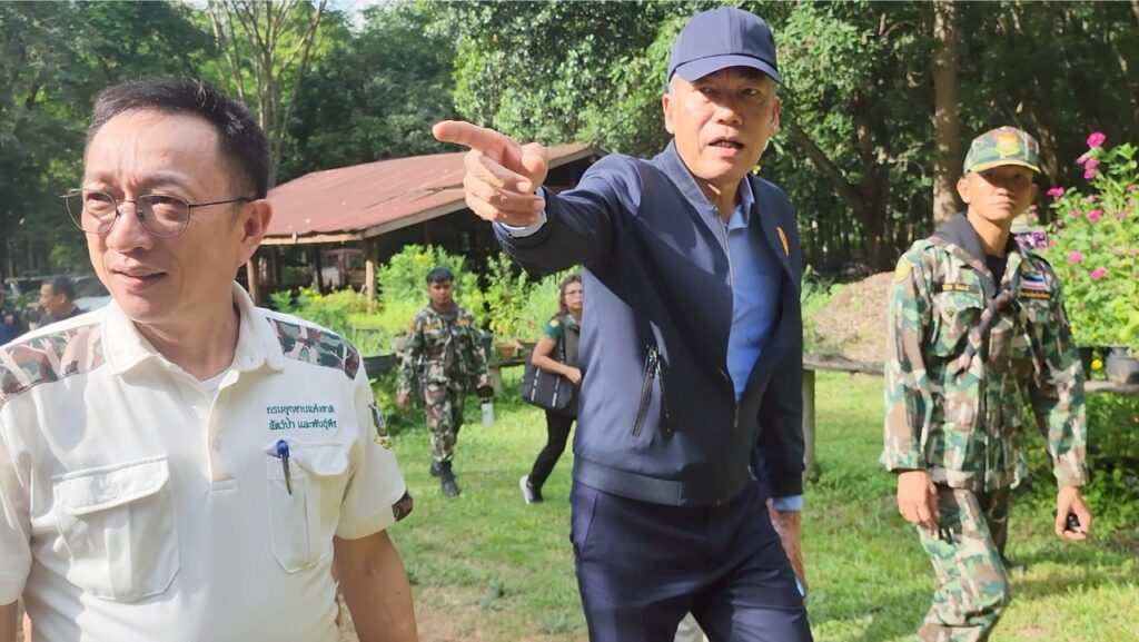“สว.ชีวะภาพ” ปลุกรักชาติ ! ชี้ 10 ปี จับเขมรตัดไม้พะยูงนับหมื่นคน ชวนคนไทยห่วงป่าชายแดน “สว.ชีวะภาพ” ปลุกรักชาติ ! ชี้ 10 ปี จับเขมรตัดไม้พะยูงนับหมื่นคน ชวนคนไทยห่วงป่าชายแดน