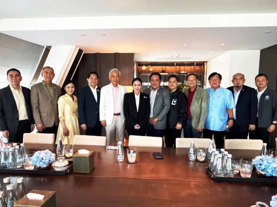 รัฐบาลรวมพลังฝ่าวิกฤต พร้อมโผ ครม.ใหม่!