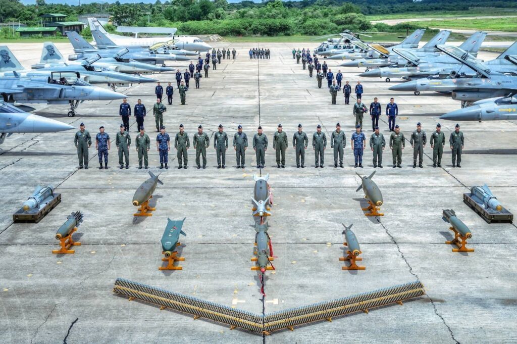เช็กกำลังทางอากาศ พร้อมรบเต็มรูปแบบ ผบ.ทอ.จัดเต็ม!สั่งเสริมแสนยานุภาพทางอากาศ ปกป้องอธิปไตย