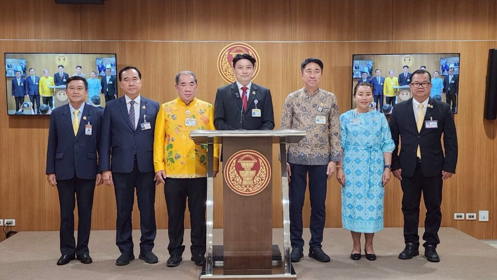 "กมธ.สว." แนะถอนกฎหมายคอมเพล็กซ์แฝง "กาสิโน" ขัดยุทธศาสตร์ชาติ-เศรษฐกิจพอเพียง เสี่ยงขึ้นศาลรธน. “กมธ.สว.” จับพิรุธกม.คอมเพล็กซ์แฝง “กาสิโน” ขัดเศรษฐกิจพอเพียง เสี่ยงขึ้นศาลรธน.