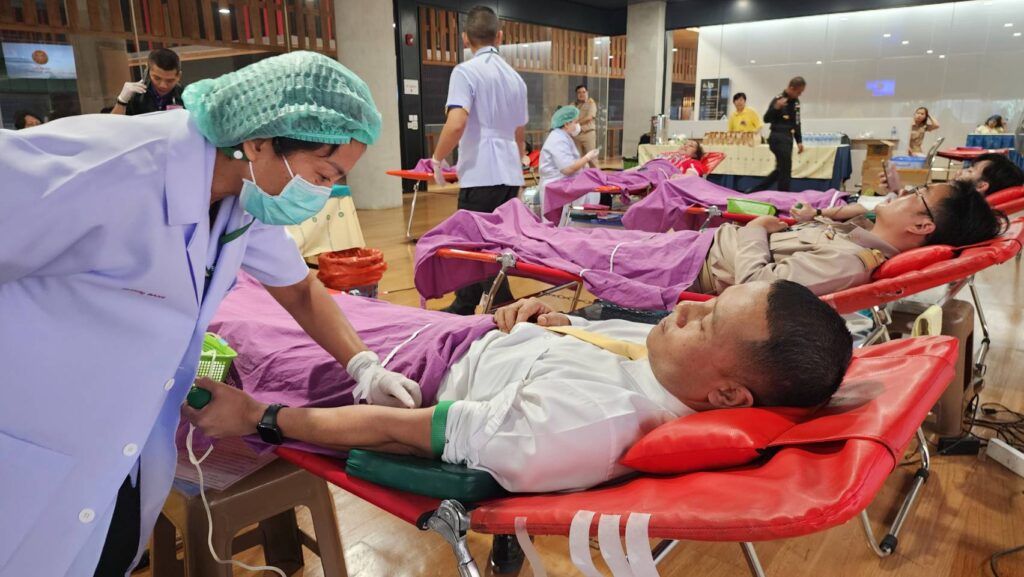วุฒิสภาผ่าวิกฤติชายแดน! รวมพลัง สว.- ข้าราชการ บริจาคเลือดช่วยผู้ประสบภัยเหตุปะทะ วุฒิสภาผ่าวิกฤติชายแดน! รวมพลัง สว.- ข้าราชการ บริจาคเลือดช่วยผู้ประสบภัยเหตุปะทะ