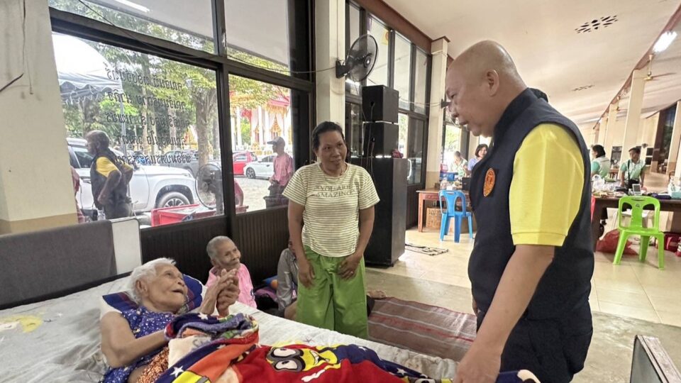 กมธ.สว.ลงพื้นที่ศูนย์ช่วยเหลือประชาชนในจังหวัดตราด