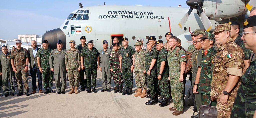 กองทัพอากาศจัดเครื่อง C-130 นำคณะทูตทหาร 24 ชาติ ลงพื้นที่ดูความเสียหาย ทหารกัมพูชาโจมตีพลเรือน กองทัพอากาศจัดเครื่อง C-130 นำคณะทูตทหาร 24 ชาติ ลงพื้นที่ดูความเสียหาย ทหารกัมพูชาโจมตีพลเรือน