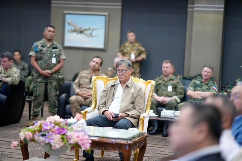 กองทัพอากาศจัดเครื่อง C-130 นำคณะทูตทหาร 24 ชาติ ลงพื้นที่ดูความเสียหาย ทหารกัมพูชาโจมตีพลเรือน กองทัพอากาศจัดเครื่อง C-130 นำคณะทูตทหาร 24 ชาติ ลงพื้นที่ดูความเสียหาย ทหารกัมพูชาโจมตีพลเรือน