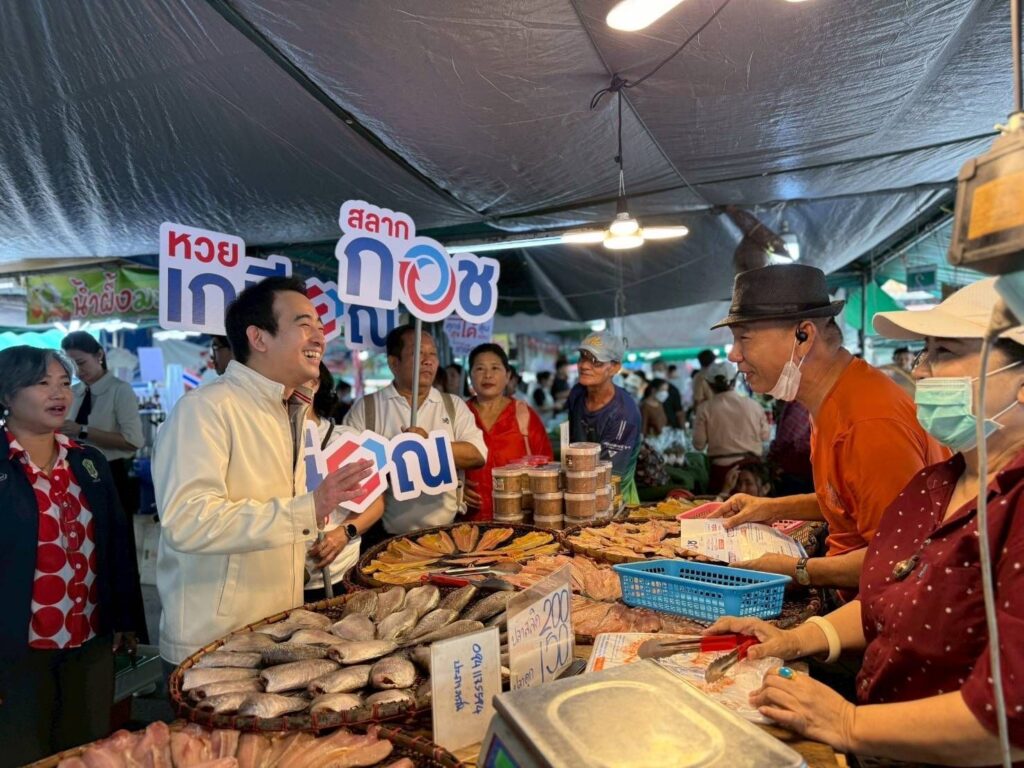 “หวยเกษียณ” เดิน“ตลาดมีนบุรี” พ่อค้า-แม่ค้าแห่สนใจล้นหลาม ชูนวัตกรรมออม “ศุกร์ได้ลุ้น-สุขได้ออม” “หวยเกษียณ” เดิน“ตลาดมีนบุรี” พ่อค้า-แม่ค้าแห่สนใจล้นหลาม ชูนวัตกรรมออม “ศุกร์ได้ลุ้น-สุขได้ออม”