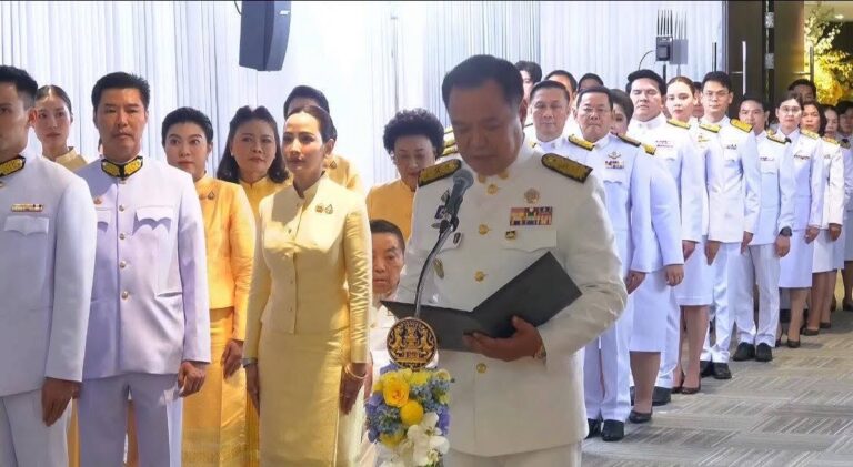 นายกรัฐมนตรีคนที่ 32 ลั่นจะทำงานหนัก เร่งแก้ปัญหา 4 ด้าน ทั้งปากท้อง ชายแดนไทย-กัมพูชา ภัยธรรมชาติ และภัยสังคม ยืนยันยุบสภาฯ ใน 4 เดือน 