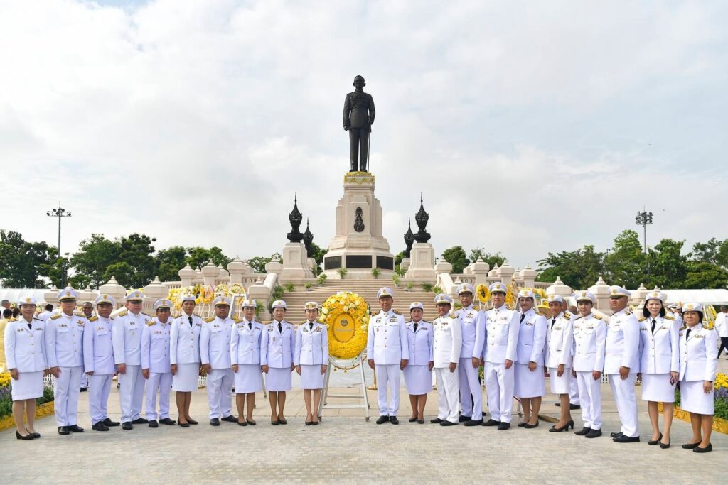 นายกรัฐมนตรี นำคณะรัฐมนตรีวางพวงมาลาเนื่องในวันนวมินทรมหาราช 13 ตุลาคม 2568 นายกรัฐมนตรี นำคณะรัฐมนตรีวางพวงมาลาเนื่องในวันนวมินทรมหาราช 13 ตุลาคม 2568