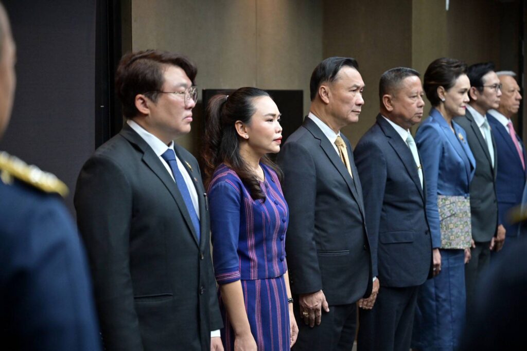 นายกฯ รับเครื่องหมาย “ปีกเหินเวหา” ผู้ทำคุณประโยชน์แก่กองทัพอากาศ ก่อนออกเดินทางเยือน สปป.ลาว อย่างเป็นทางการ นายกฯ รับเครื่องหมาย “ปีกเหินเวหา” ผู้ทำคุณประโยชน์แก่กองทัพอากาศ ก่อนออกเดินทางเยือน สปป.ลาว อย่างเป็นทางการ