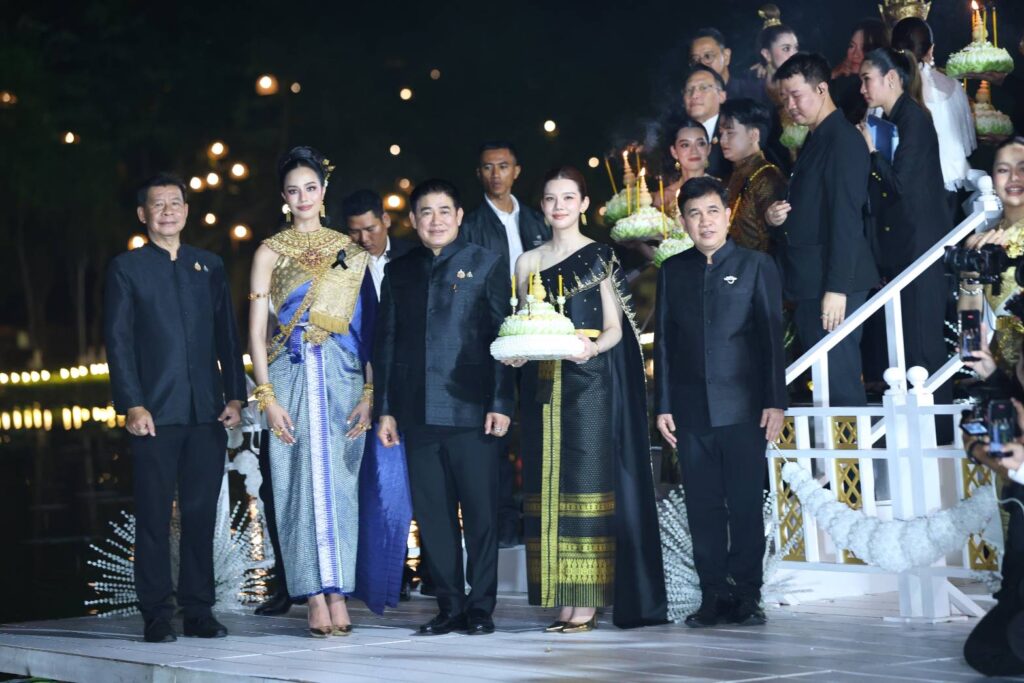เปิดภาพ Maha Loi Krathong @Ayutthaya น้อมรำลึกสมเด็จ พระพันปีหลวง จ.อยุธยา เปิดภาพ Maha Loi Krathong @Ayutthaya น้อมรำลึกสมเด็จ พระพันปีหลวง จ.อยุธยา