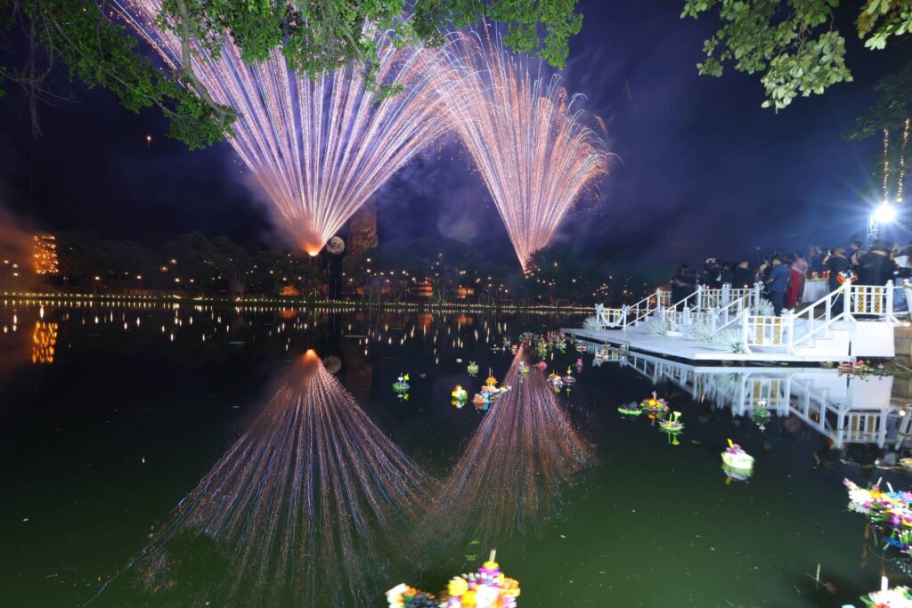 เปิดภาพ Maha Loi Krathong @Ayutthaya น้อมรำลึกสมเด็จ พระพันปีหลวง จ.อยุธยา เปิดภาพ Maha Loi Krathong @Ayutthaya น้อมรำลึกสมเด็จ พระพันปีหลวง จ.อยุธยา