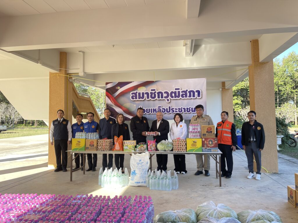 ‘สว.ไก่’ หอบข้าวสาร 1.5 ตัน-น้ำดื่มไม่อั้น ลุยปราจีนฯ ช่วย 5,000 ชีวิต ผู้หนีภัยสู้รบชายแดน ‘สว.ไก่’ หอบข้าวสาร 1.5 ตัน-น้ำดื่มไม่อั้น ลุยปราจีนฯ ช่วย 5,000 ชีวิต ผู้หนีภัยสู้รบชายแดน