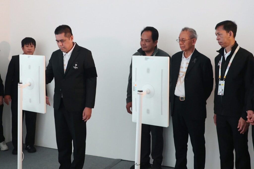 พ่อเมืองโคราชและ“รองต่อ”ปรีชา ลาลุน ร่วมเปิดนิทรรศการ Green Pavilion