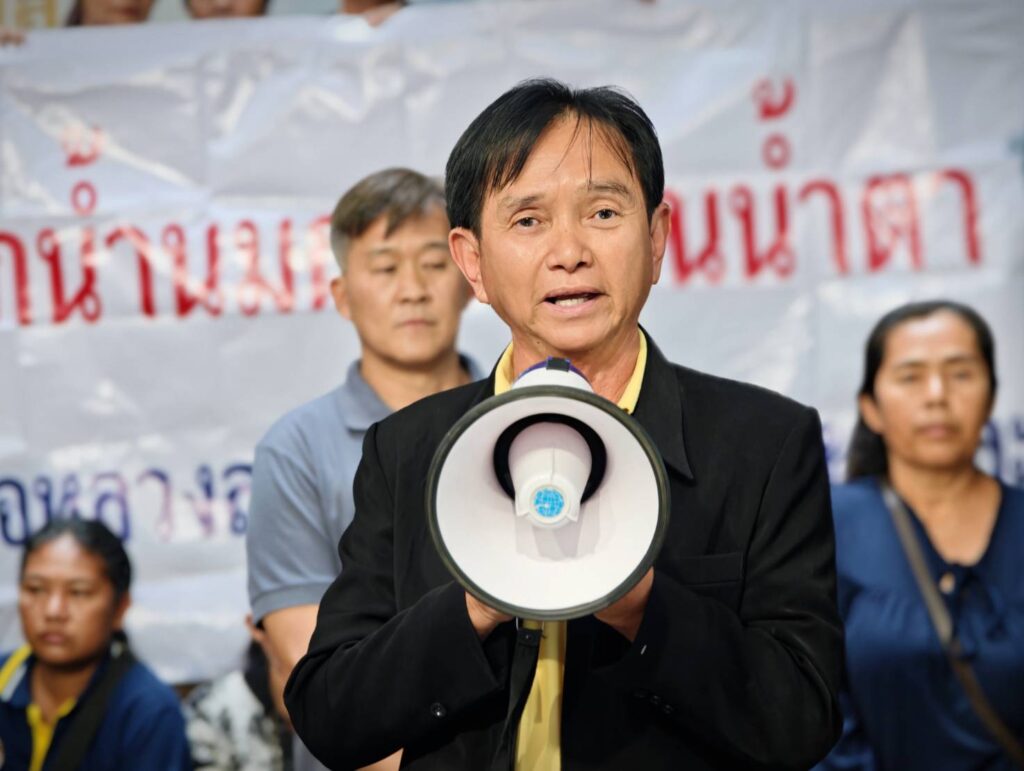 ม็อบโคนม 4 ภาคบุกทำเนียบฯ ร้องรัฐช่วยด่วน อ.ส.ค. เบี้ยวเงิน 600 ล้าน เกษตรกรหนี้ท่วมจ่อล้มละลาย “จากน้ำนมกลายเป็นน้ำตา!” ม็อบโคนม 4 ภาคบุกทำเนียบฯ ผลักดันเงิน 600 ล้าน ช่วยเกษตรกรหนี้ท่วม