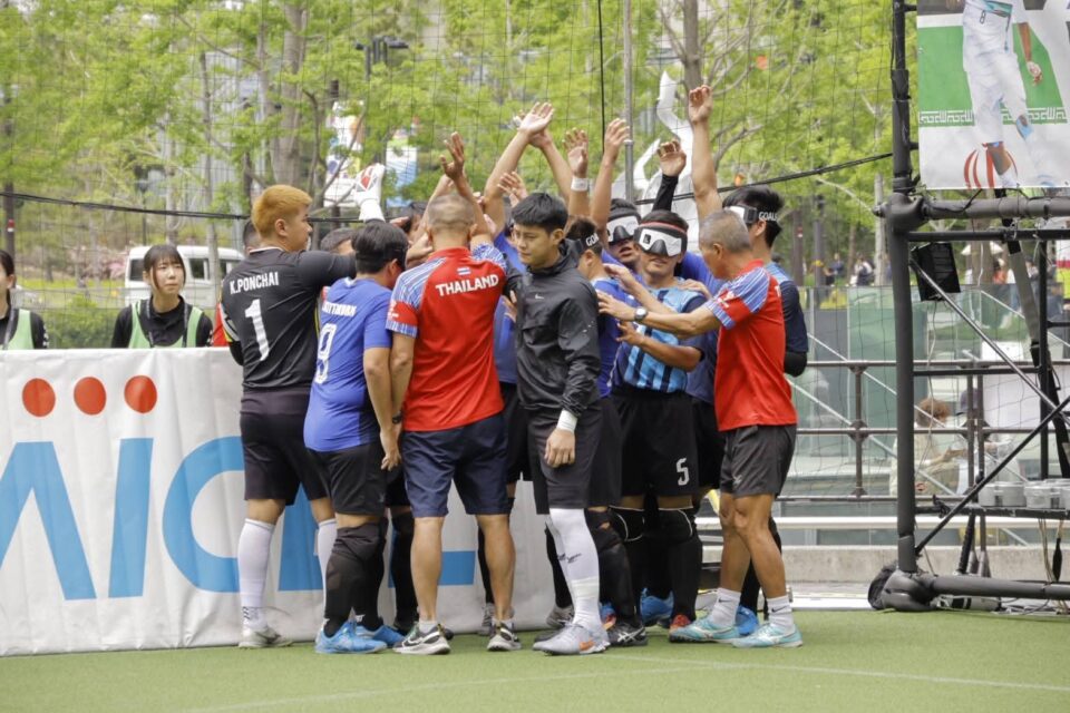 นักเตะตาบอดทีมชาติไทยชนะอุซเบฯ 2-0 การันตีตั๋วลุยรอบรองชนะเลิศปะทะญี่ปุ่น นักเตะตาบอดทีมชาติไทยชนะอุซเบฯ 2-0 การันตีตั๋วลุยรอบรองชนะเลิศปะทะญี่ปุ่น