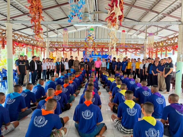 “ประธานโสภณ” ลุยแก้ปัญหายาเสพติด ตรวจเยี่ยมผู้บำบัด ฝึกอาชีพช่างปูน ย้ำเชื่อมั่นตนเอง