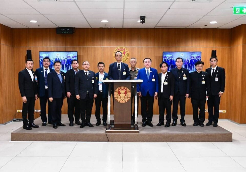 กมธ.กฎหมาย วุฒิสภา แถลงพบขบวนการ “ฟอกคน-ฟอกเงิน” หวั่นลุกลามสู่การกลืนชาติ กมธ.กฎหมาย วุฒิสภา แถลงพบขบวนการ “ฟอกคน-ฟอกเงิน” หวั่นลุกลามสู่การกลืนชาติ