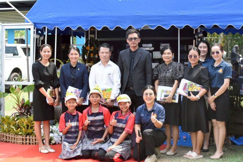 "โรงเรียนบ้านโพนแดง" ชูความสำเร็จ คว้าอันดับ 1 "โรงเรียนสุจริต" มมุ่งเน้นวิชาการควบคู่คุณธรรม "โรงเรียนบ้านโพนแดง" ชูความสำเร็จ คว้าอันดับ 1 "โรงเรียนสุจริต" มมุ่งเน้นวิชาการควบคู่คุณธรรม