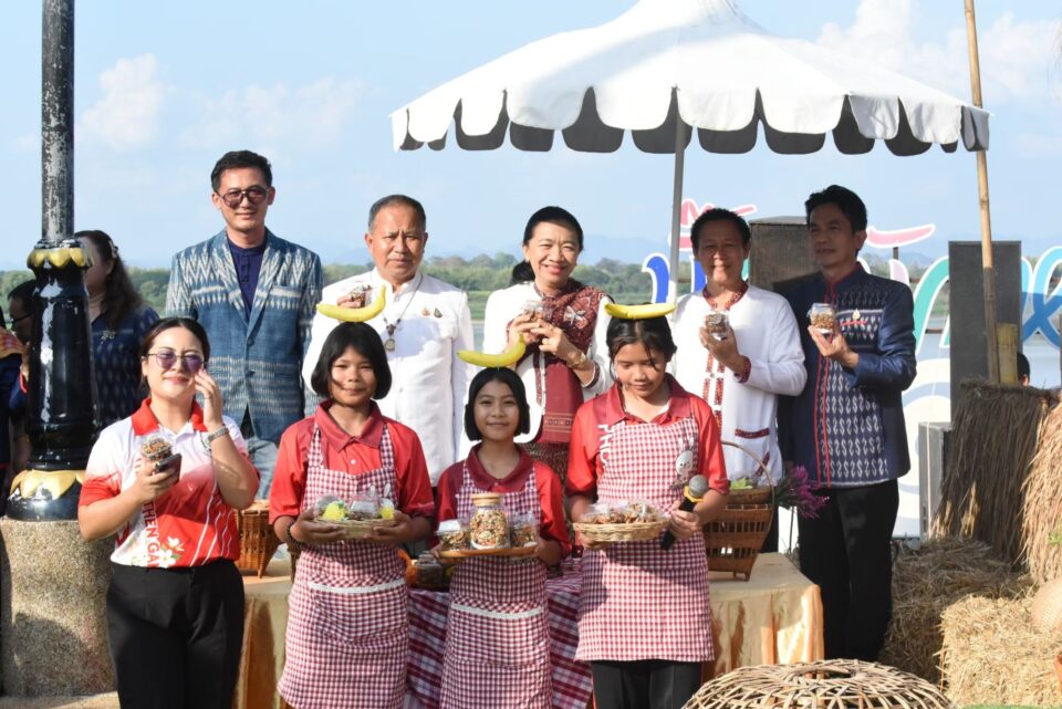 "โรงเรียนบ้านโพนแดง" ชูความสำเร็จ คว้าอันดับ 1 "โรงเรียนสุจริต" มมุ่งเน้นวิชาการควบคู่คุณธรรม "โรงเรียนบ้านโพนแดง" ชูความสำเร็จ คว้าอันดับ 1 "โรงเรียนสุจริต" มมุ่งเน้นวิชาการควบคู่คุณธรรม
