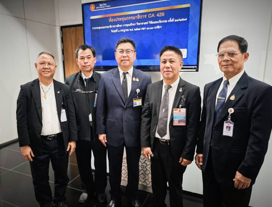 “ผศ.ประพัฒน์” บุกสภาสูง ทวงคืนเก้าอี้อธิการฯ “มทร.ล้านนา” ลั่น ศาลชี้บริสุทธิ์สั่งคืนสิทธิ์ แต่โดนเตะถ่วง “ผศ.ประพัฒน์” บุกสภาสูง ทวงคืนเก้าอี้อธิการฯ “มทร.ล้านนา” ลั่น ศาลชี้บริสุทธิ์สั่งคืนสิทธิ์ แต่โดนเตะถ่วง