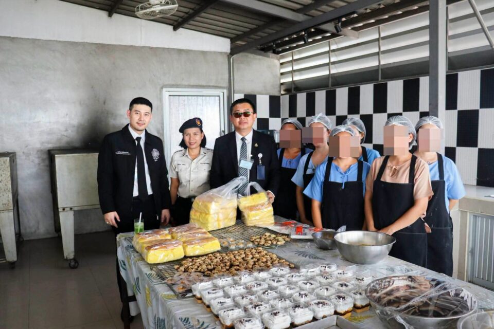 'สว.บุญจันทร์' ลุยคุกพัทยา! ปลื้มโมเดล "คืนคนดี" ไร้สถิติทำผิดซ้ำ ชงรัฐ-เอกชนอ้าแขนรับ 'สว.บุญจันทร์' ลุยคุกพัทยา! ปลื้มโมเดล "คืนคนดี" ไร้สถิติทำผิดซ้ำ ชงรัฐ-เอกชนอ้าแขนรับ