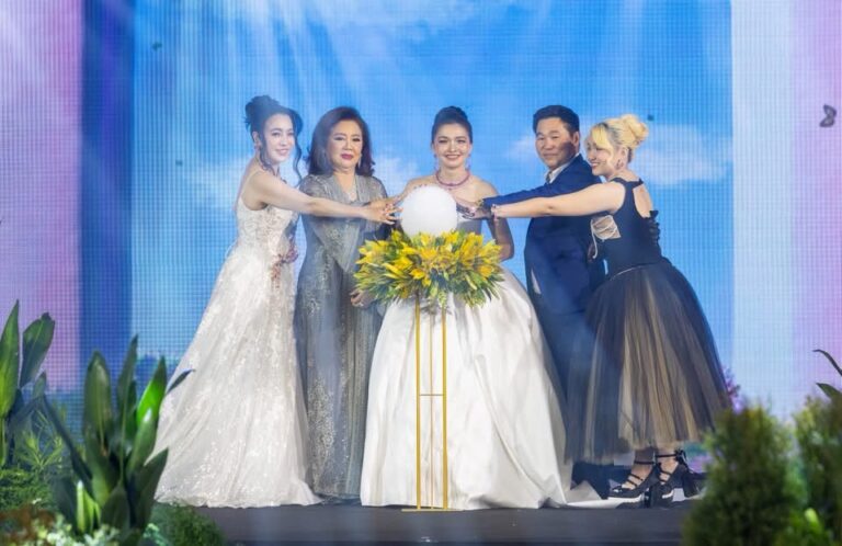 “TAEVIKA QUEEN OF JEWELRY” เผยโฉมทายาทรุ่นใหม่ รับไม้ต่อสืบทอดศาสตร์แห่งอัญมณี