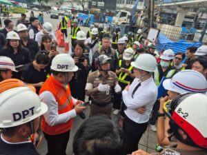 มท.4 “วรศิษฎ์” พร้อมด้วย ราชรถ 2 “สิริพงศ์” ลงพื้นที่ติดตามการกรณีเหตุการณ์ถนนทรุดตัวบริเวณใกล้วงเวียนใหญ่ มท.4 “วรศิษฎ์” พร้อมด้วย ราชรถ 2 “สิริพงศ์” ลงพื้นที่ติดตามการกรณีเหตุการณ์ถนนทรุดตัวบริเวณใกล้วงเวียนใหญ่