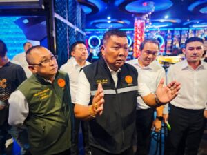 อนุกมธ.ตำรวจ วุฒิสภา ลุยพัทยาไล่บี้แว้นต่างชาติ-จี้ผับติดผังหนีไฟ หาแนวทางสลายเกาหลา “ตำรวจ-ทหารพราน” อนุกมธ.ตำรวจ วุฒิสภา ลุยพัทยาไล่บี้แว้นต่างชาติ-จี้ผับติดผังหนีไฟ หาแนวทางสลายเกาหลา “ตำรวจ-ทหารพราน”